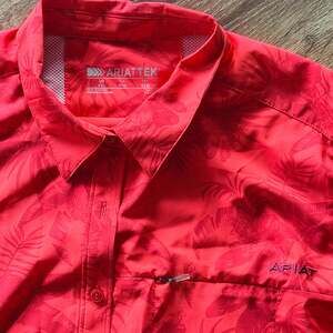 AriatTek Women's Red Floral Tropical Performance Shirt, XXL